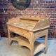 Meuble de toilette ancien en bois brut