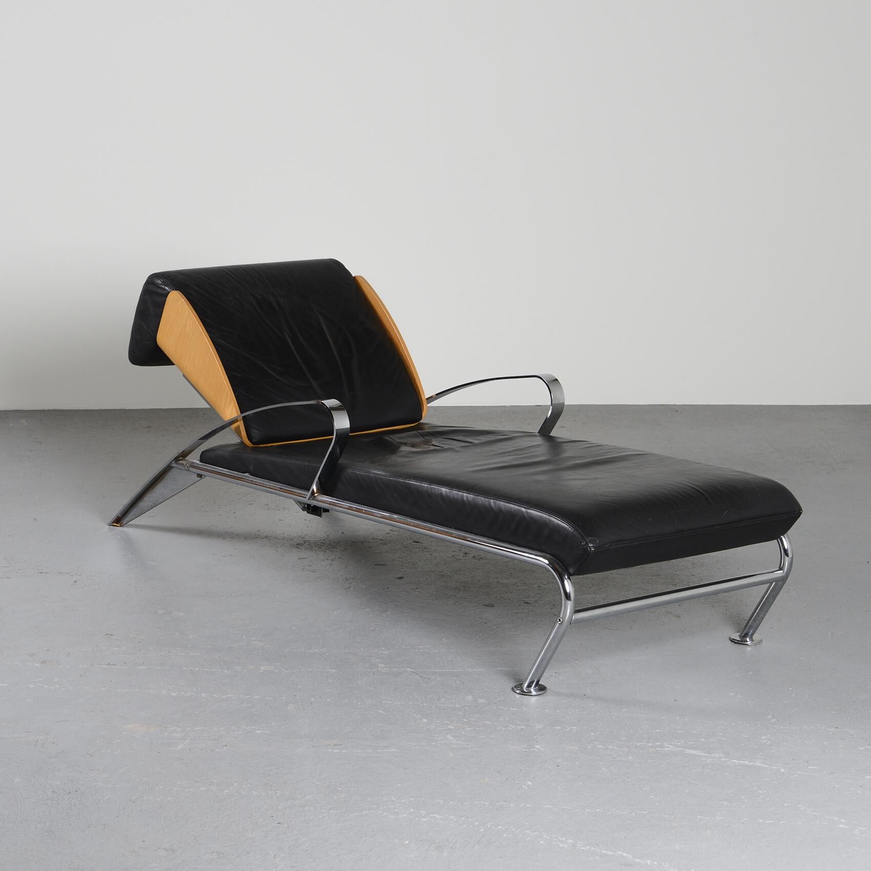 Futuro chaise longue by Massimo Iosa-Ghini, Moroso 1986