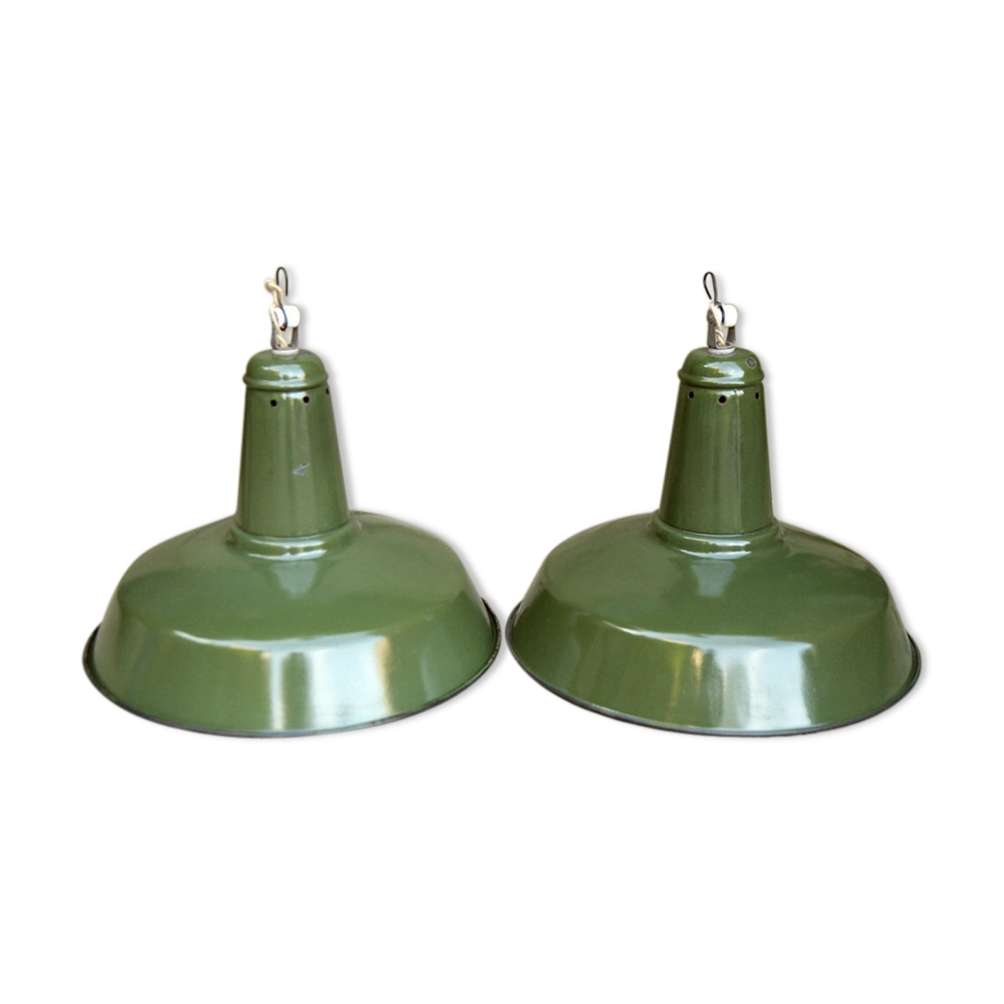 Pair of enameled sheet metal suspension lamp industrial shop green plant