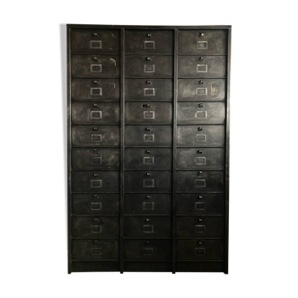 Industrial furniture 30 lockers