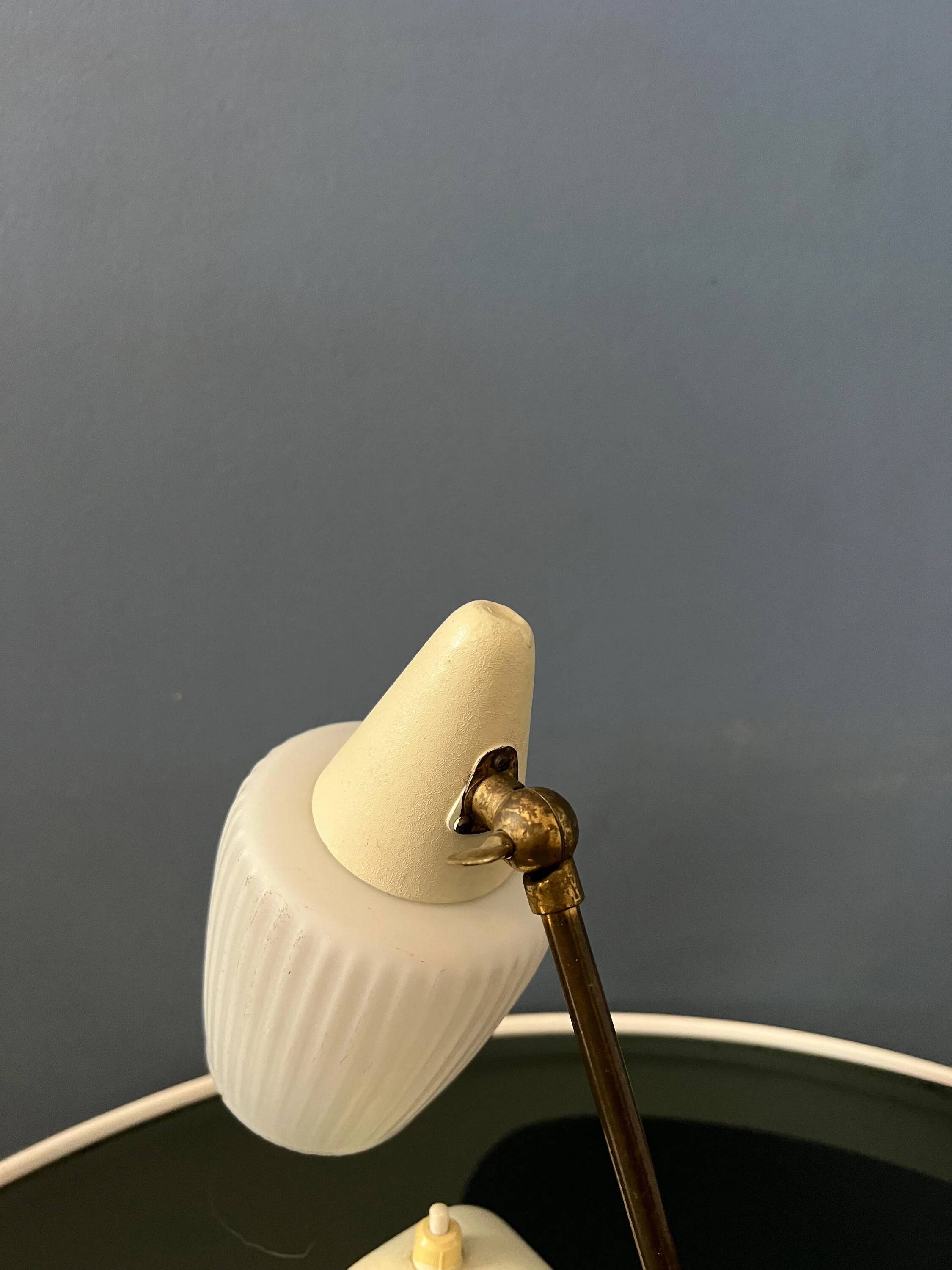 Lampe de bureau en verre opalin style Art déco Mid-Century