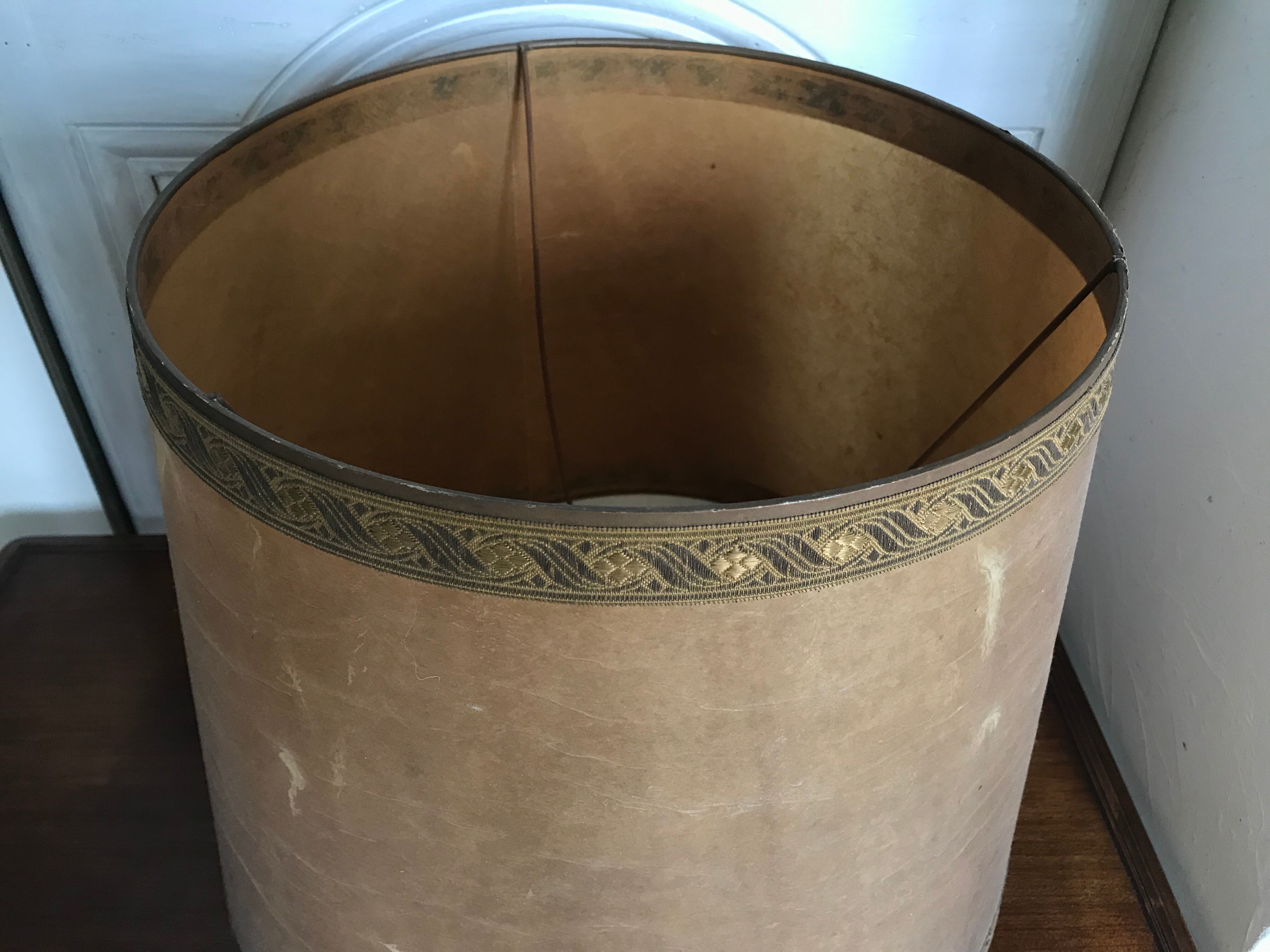 Abat-jour vintage en peau