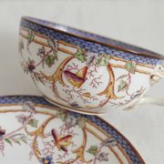 Tasse à café en terre de fer décor Minton mauve Sarreguemines fin XIXe