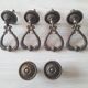 Lot de 4 poignées anciennes et 2 boutons en laiton