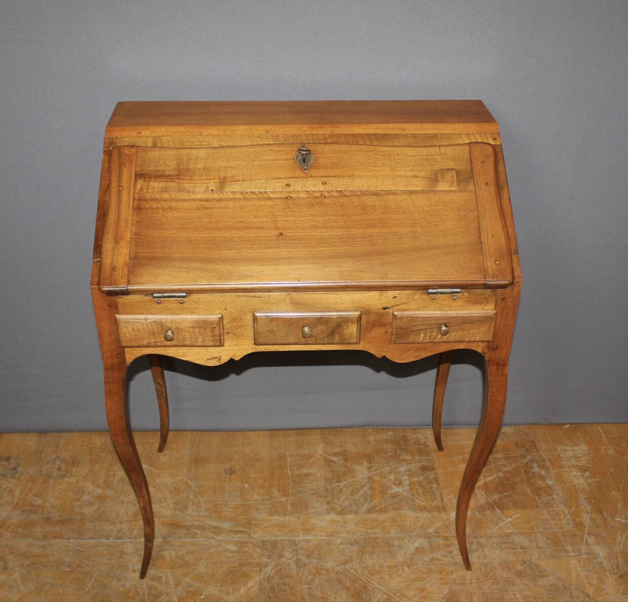Louis XV donkey back desk in 18th century walnut