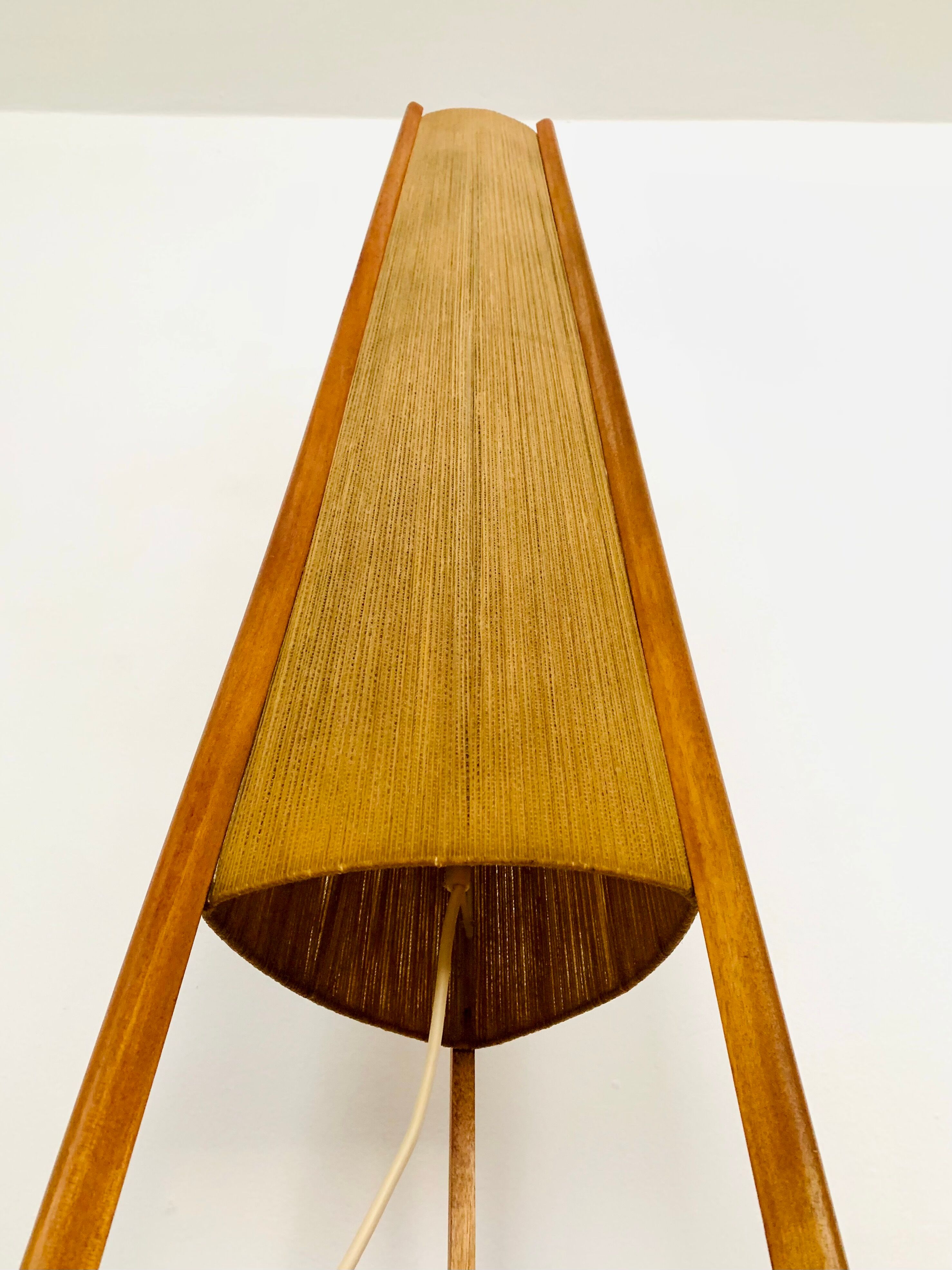 Lampe de sol en sisal et teck par Temde