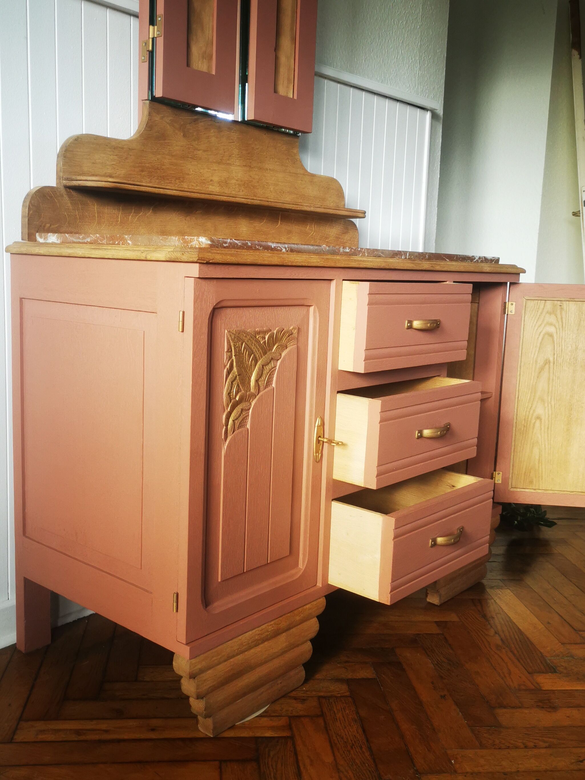 Art Deco hairdresser