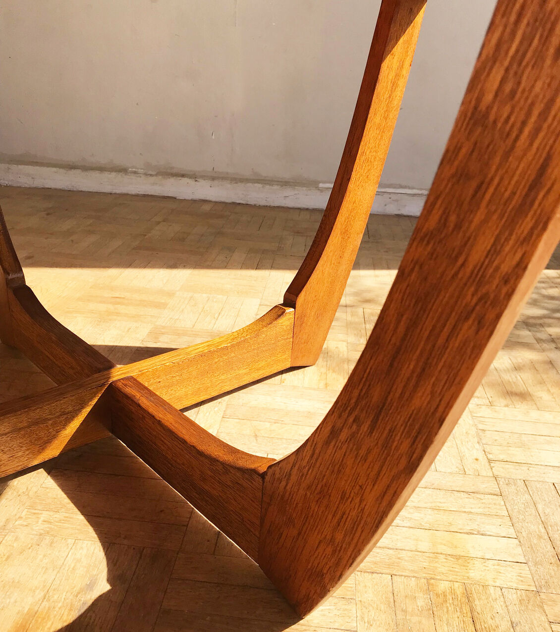 Table basse ronde en tek des années 1960