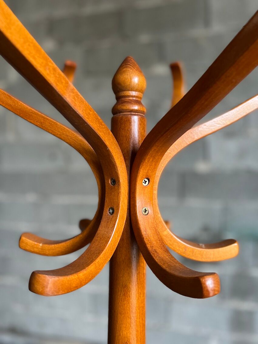 Baumann parrot coat rack