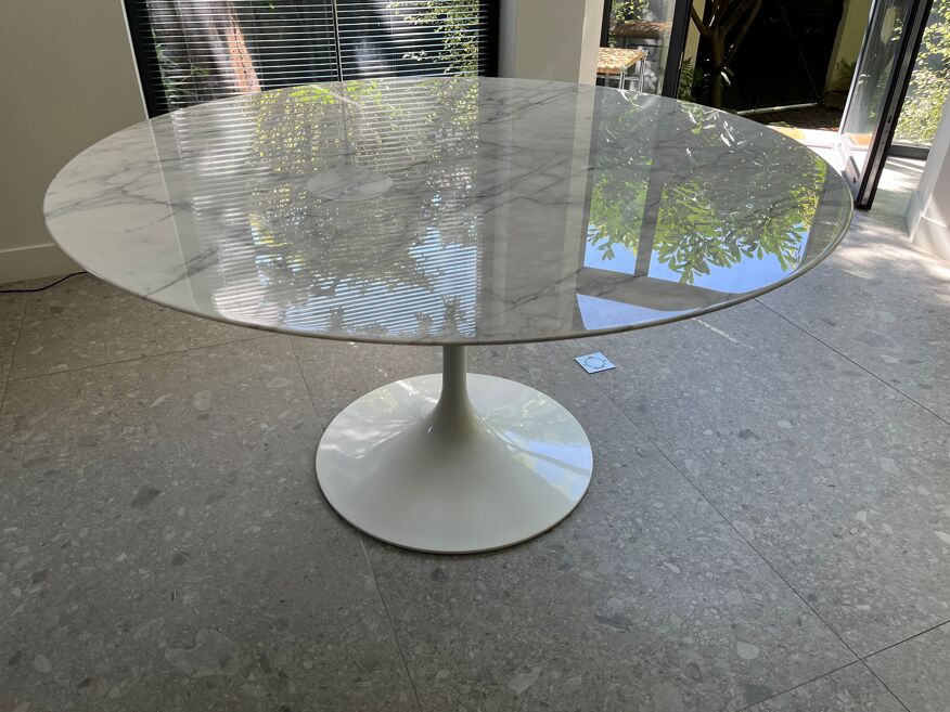 Table de salle à manger Saarinen état neuf diamètre 137 | Selency