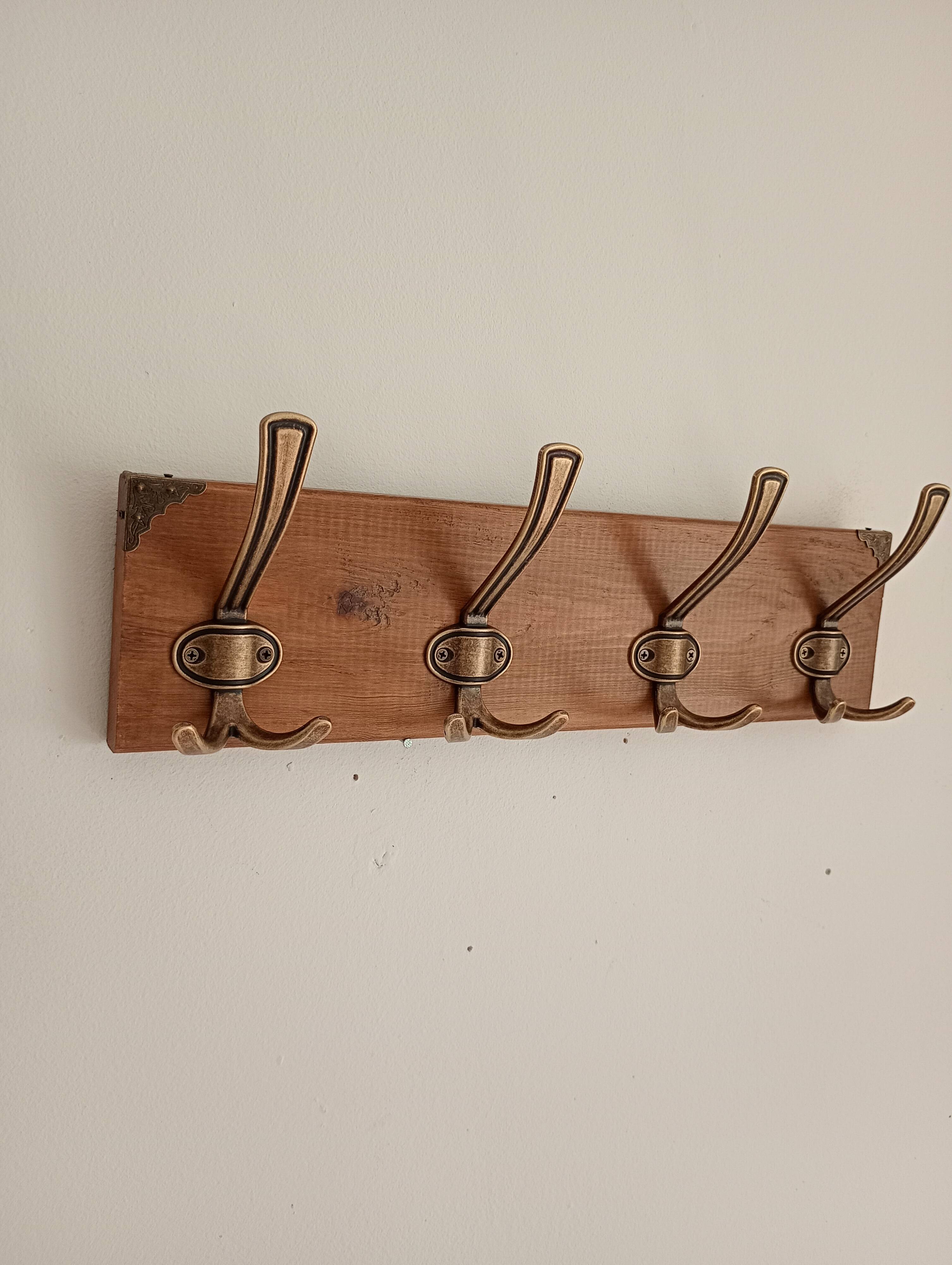 Wall-mounted coat rack in wood – 4 metal hooks – 45 cm