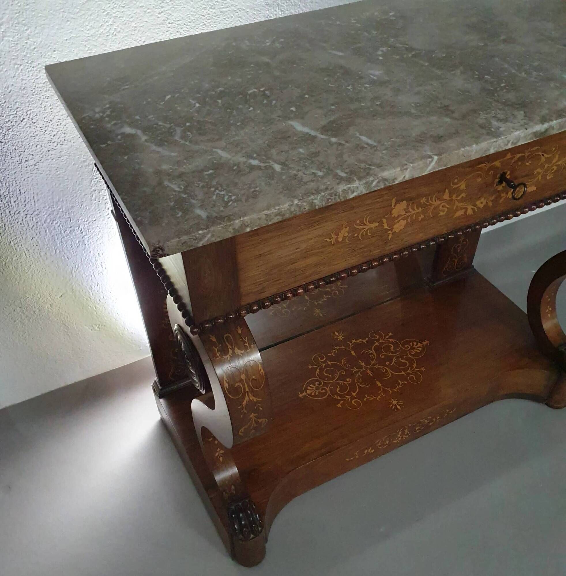 Trumeau / table d'appoint français des années 1830 avec marqueterie de bois