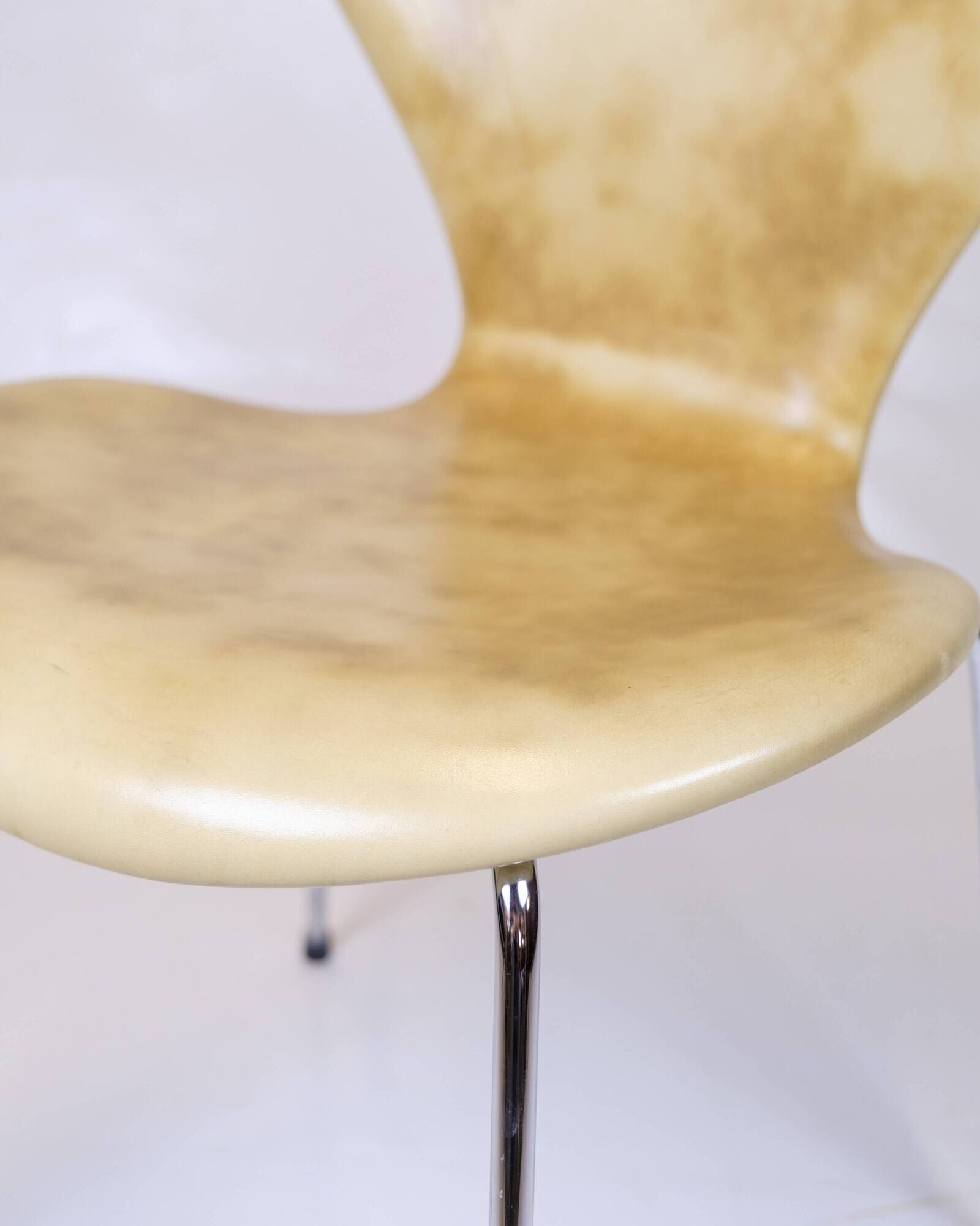 Set of eight Seven chairs - Model 3107 - natural leather - Arne Jacobsen - Fritz Hansen