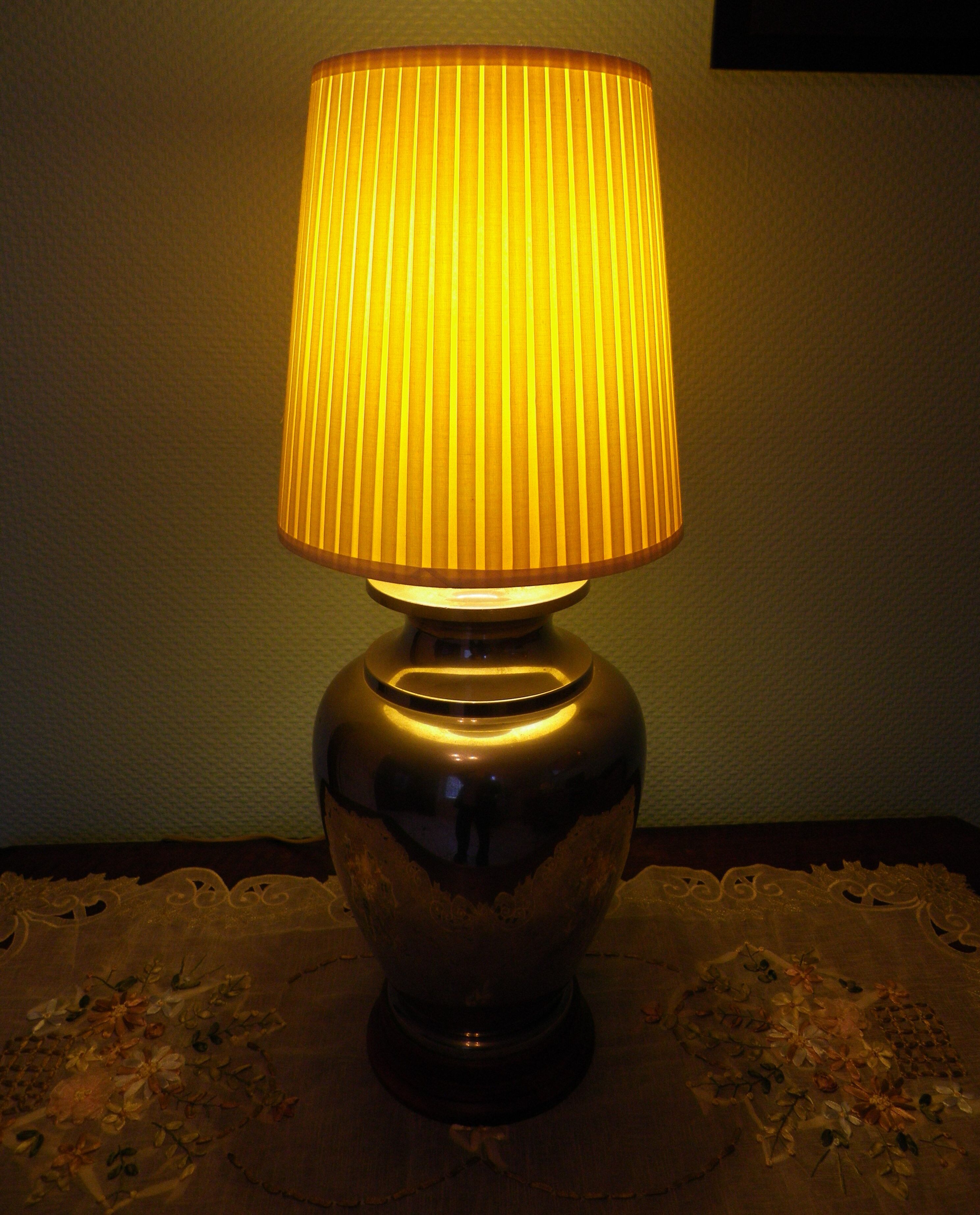Living room mood lamp, silver metal base, wooden base, pleated lampshade