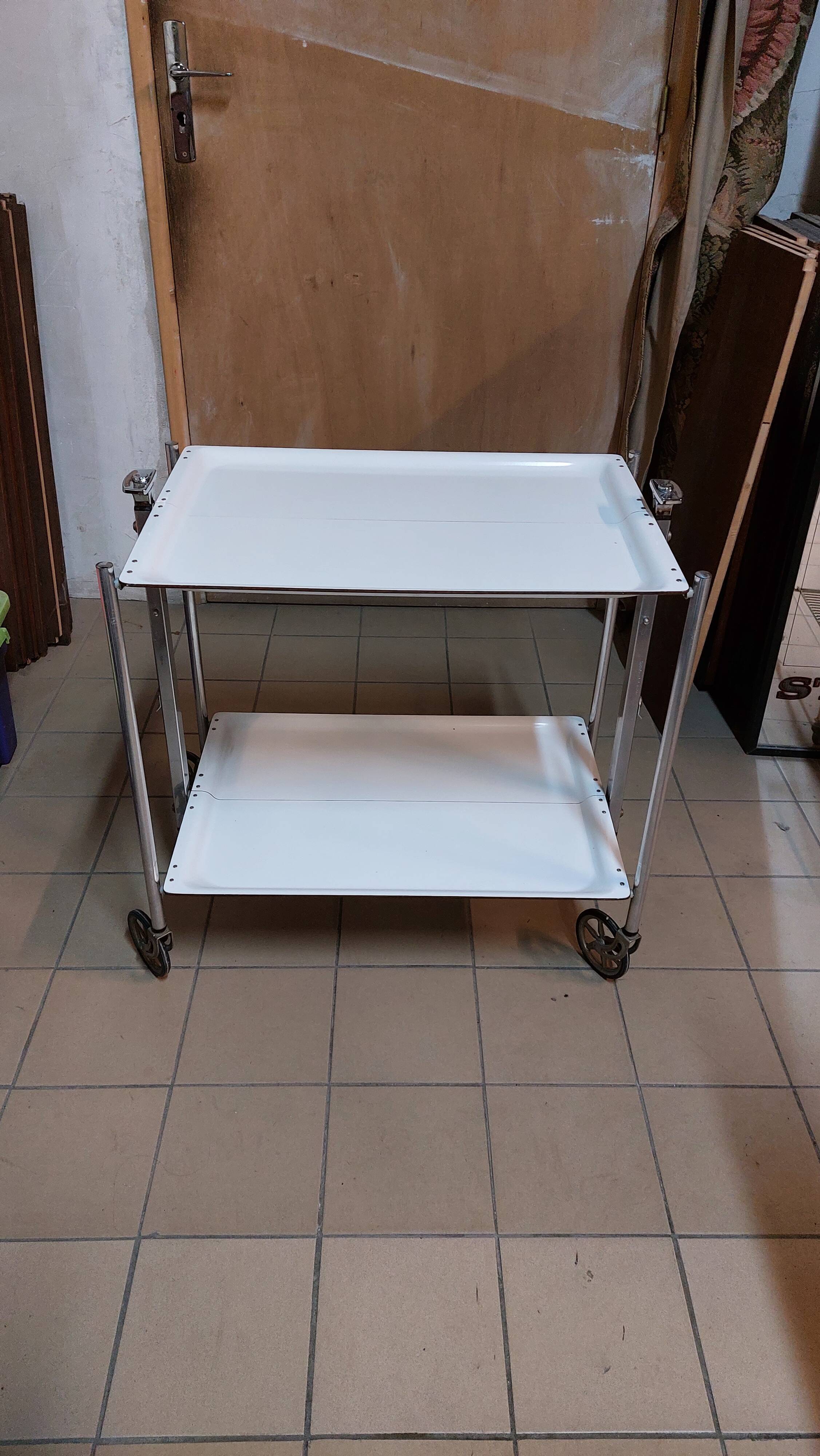 Folding tray with vintage wheels Textable in white formica