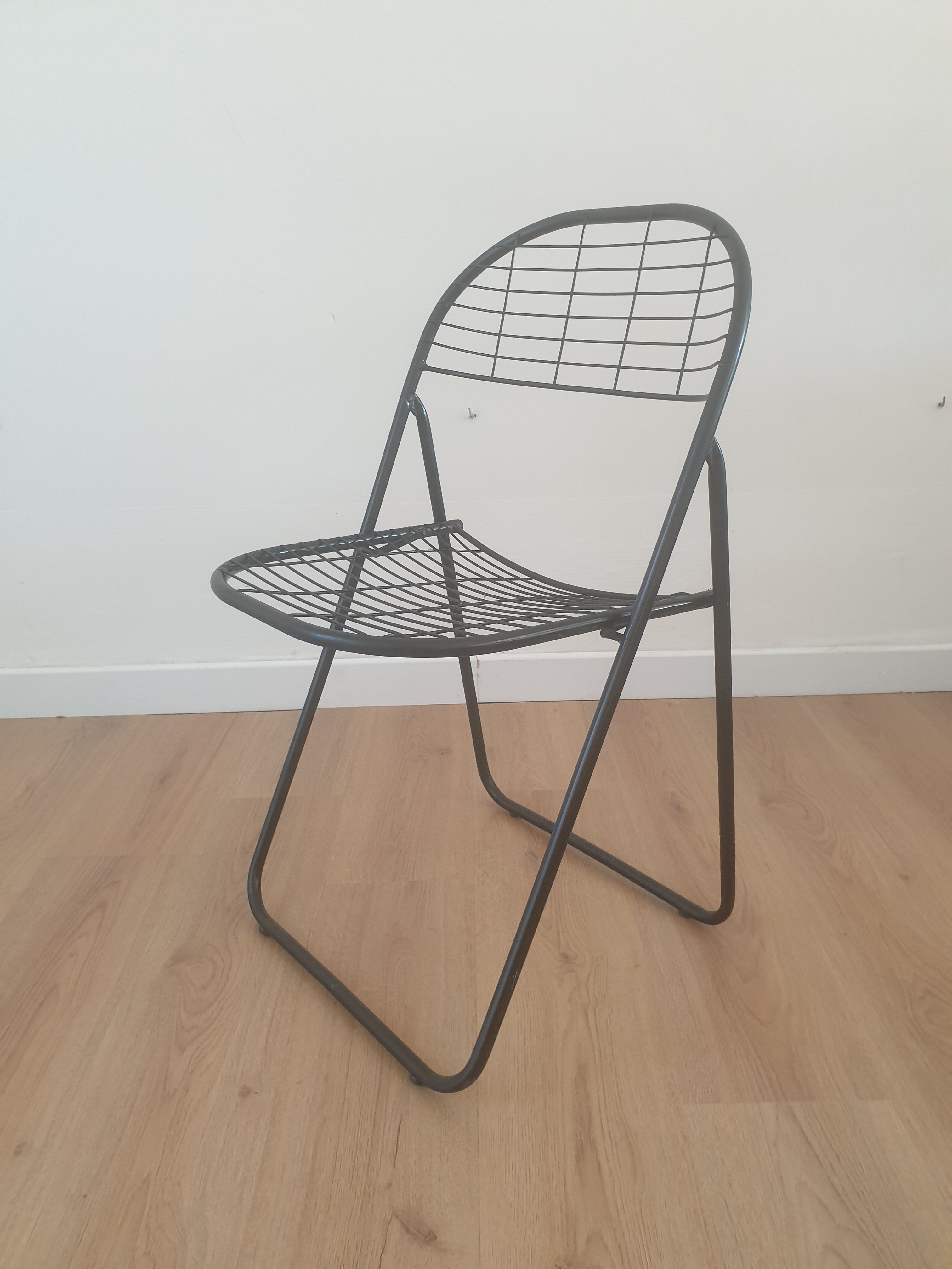 Set of 4 folding chairs