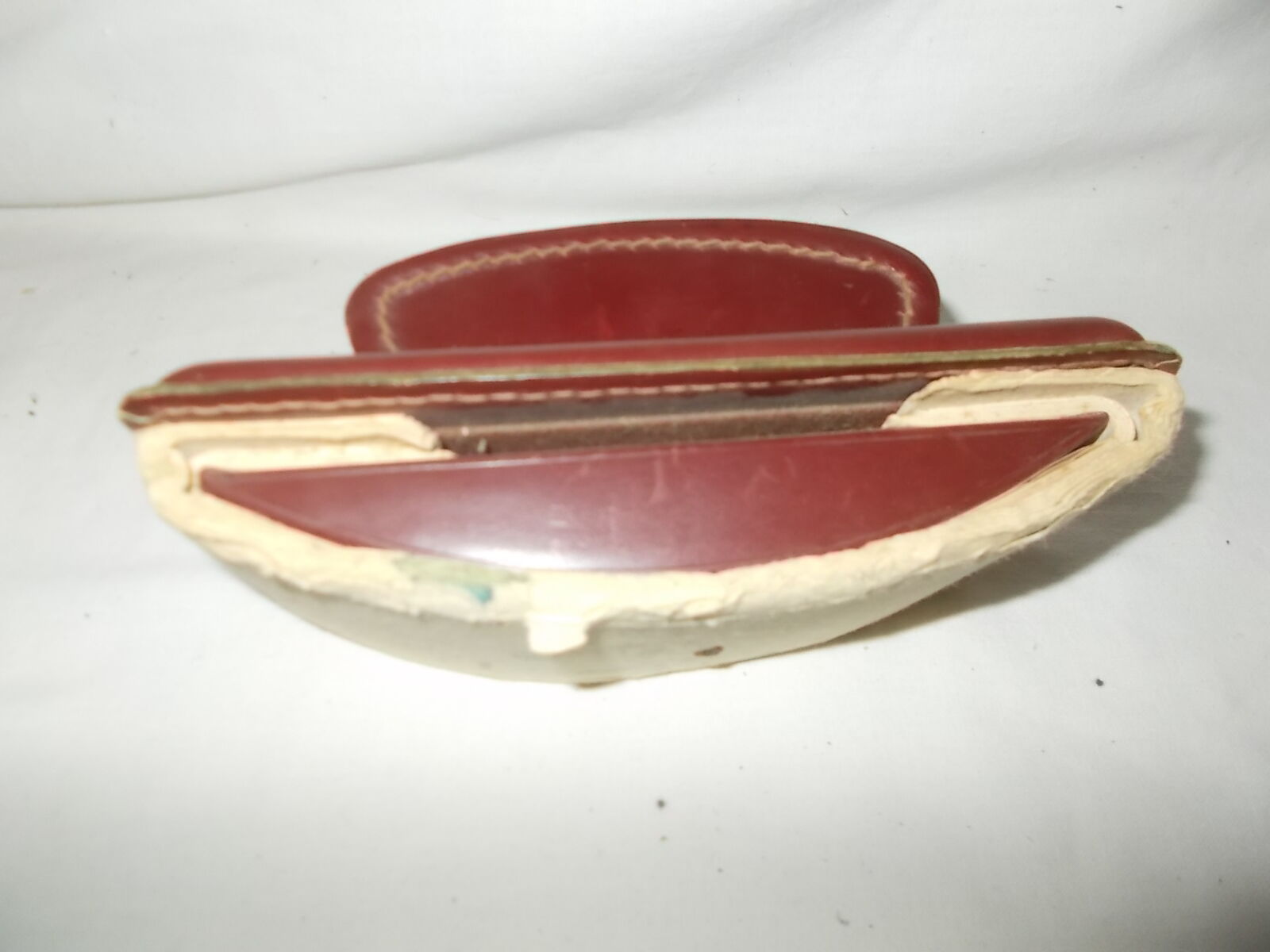 Piqué leather tampon pad