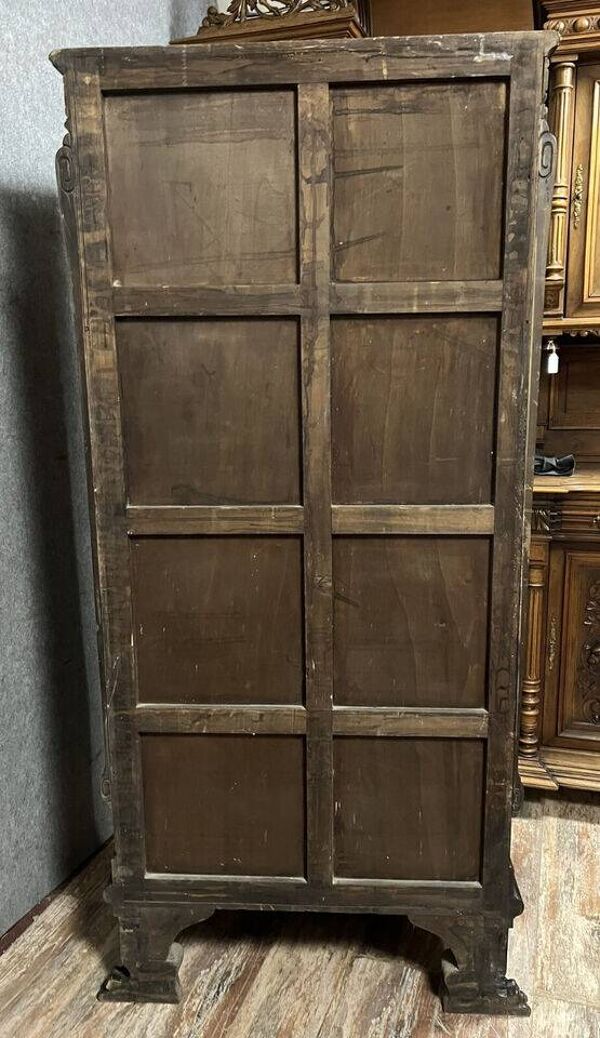 Armoire à miroir ovale style renaissance en noyer massif vers 1850