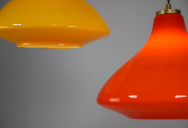 Suspensions en verre jaune et orange du milieu du siècle