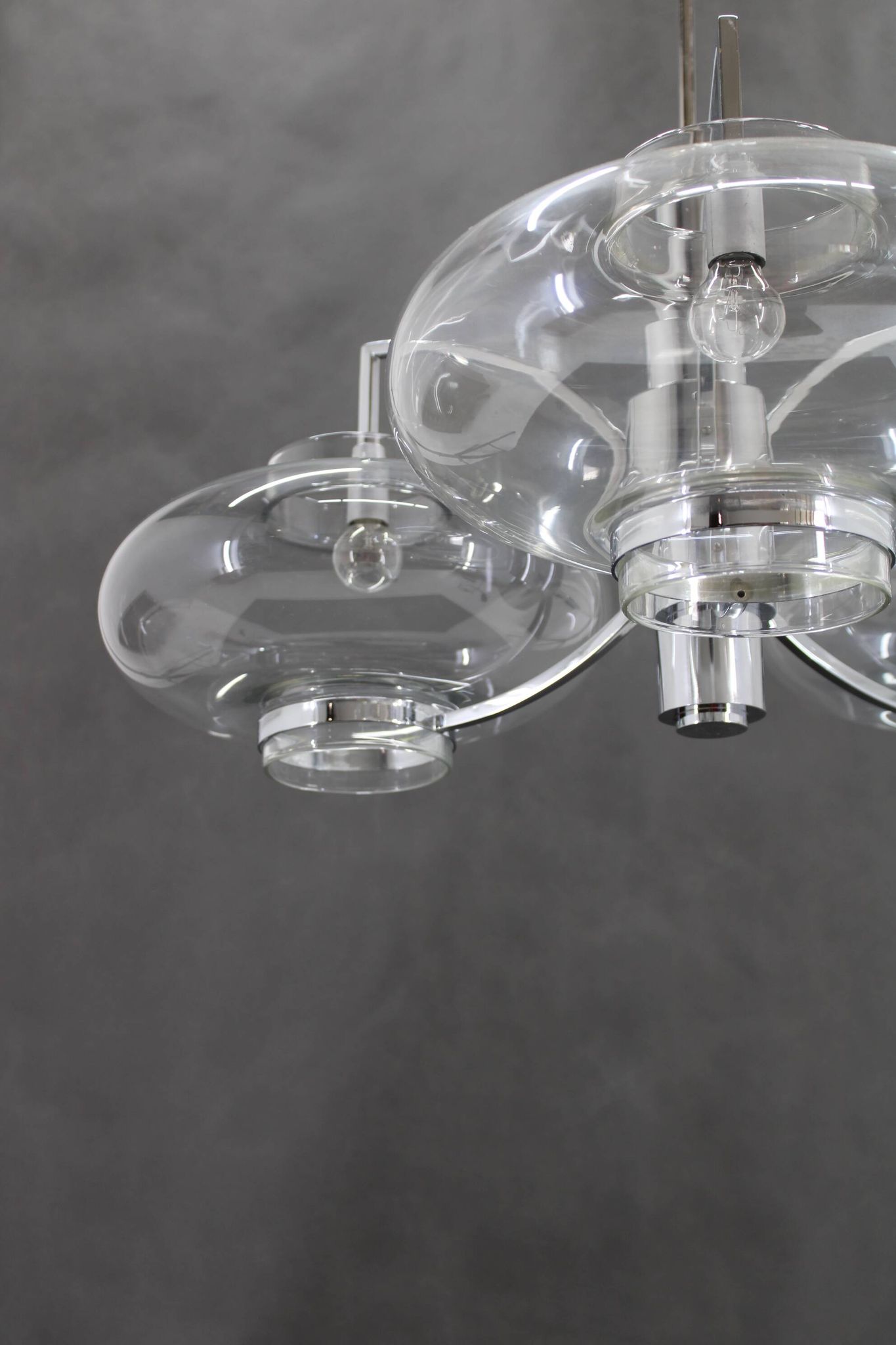 Lustre italien en verre et chrome des années 1970
