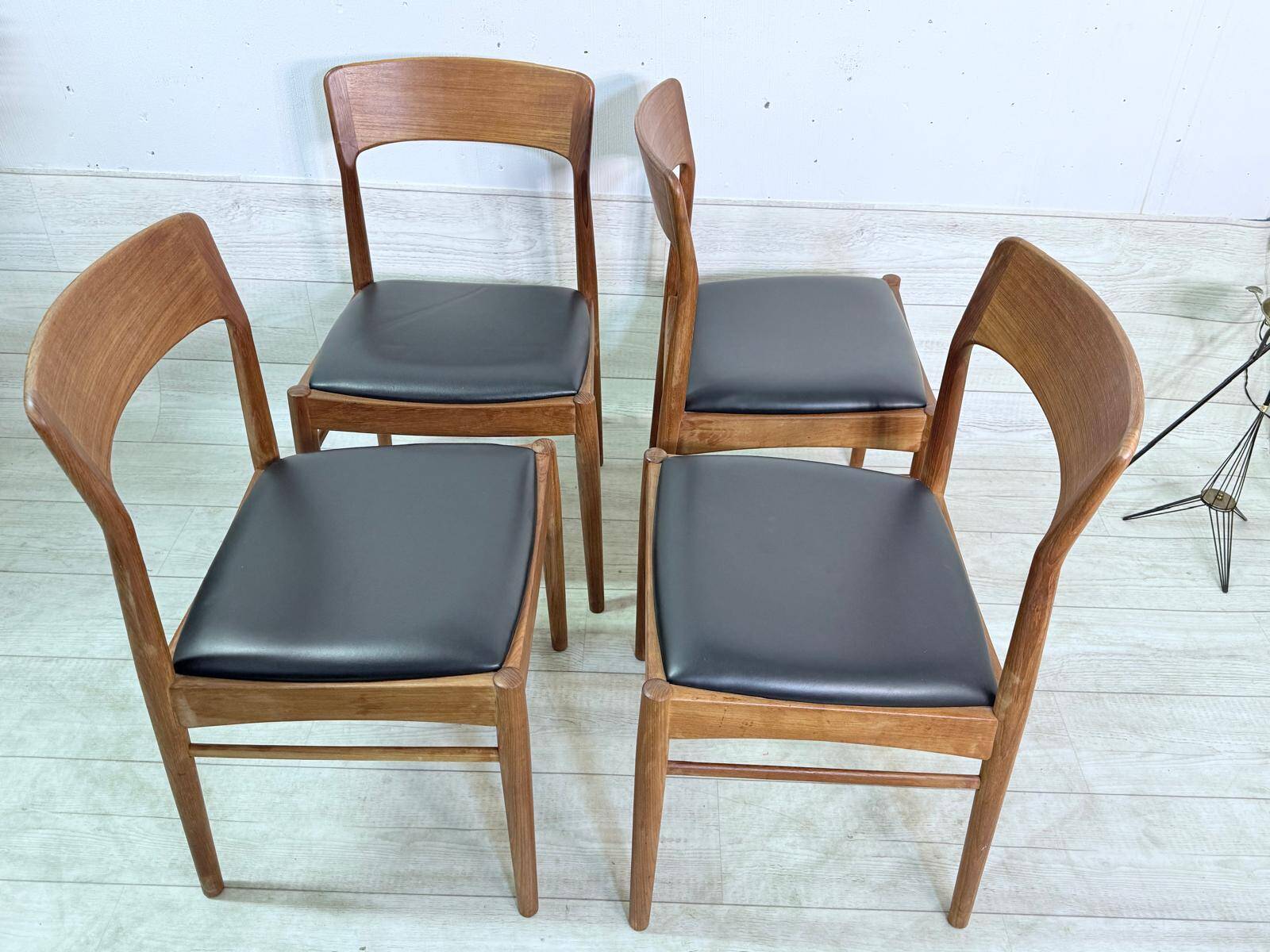 4 Chaises scandinaves Henning Kjaernulf