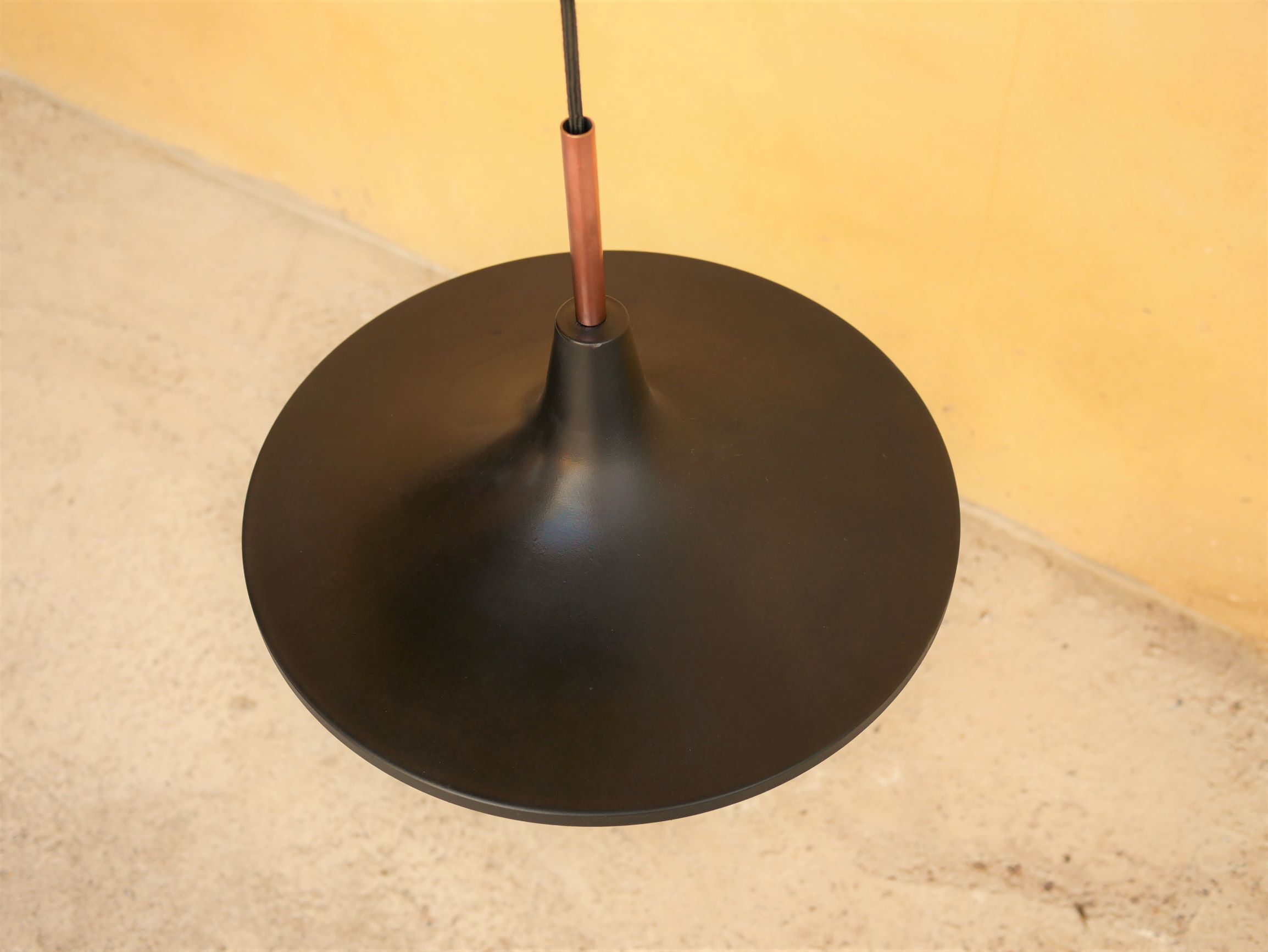 Vintage tulip hanging lamp in black metal and copper