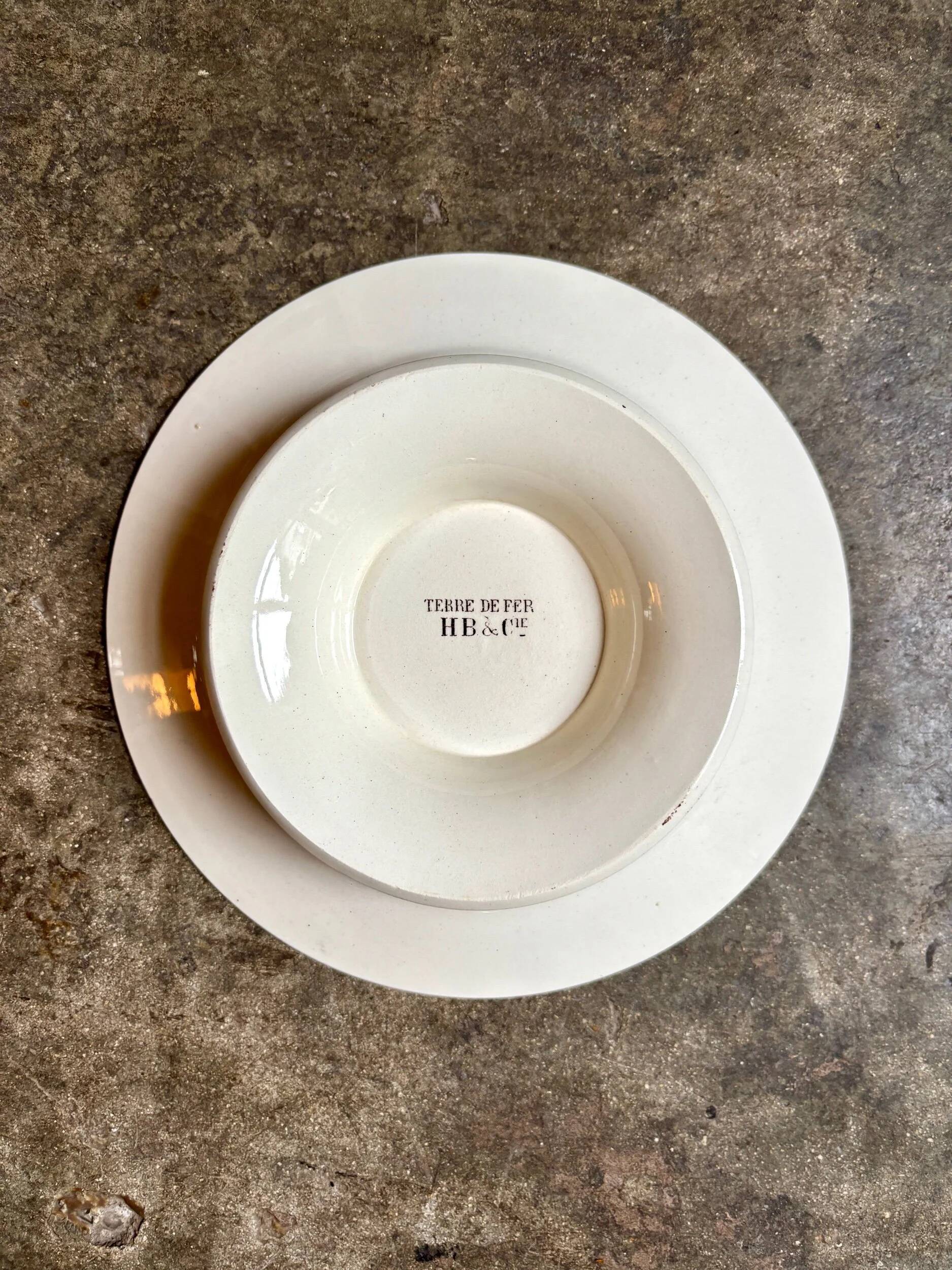 HB & Cie brown ironstone cake plate