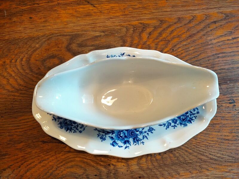 Saaucière porcelain Sarreguemines old romantic décor blue
