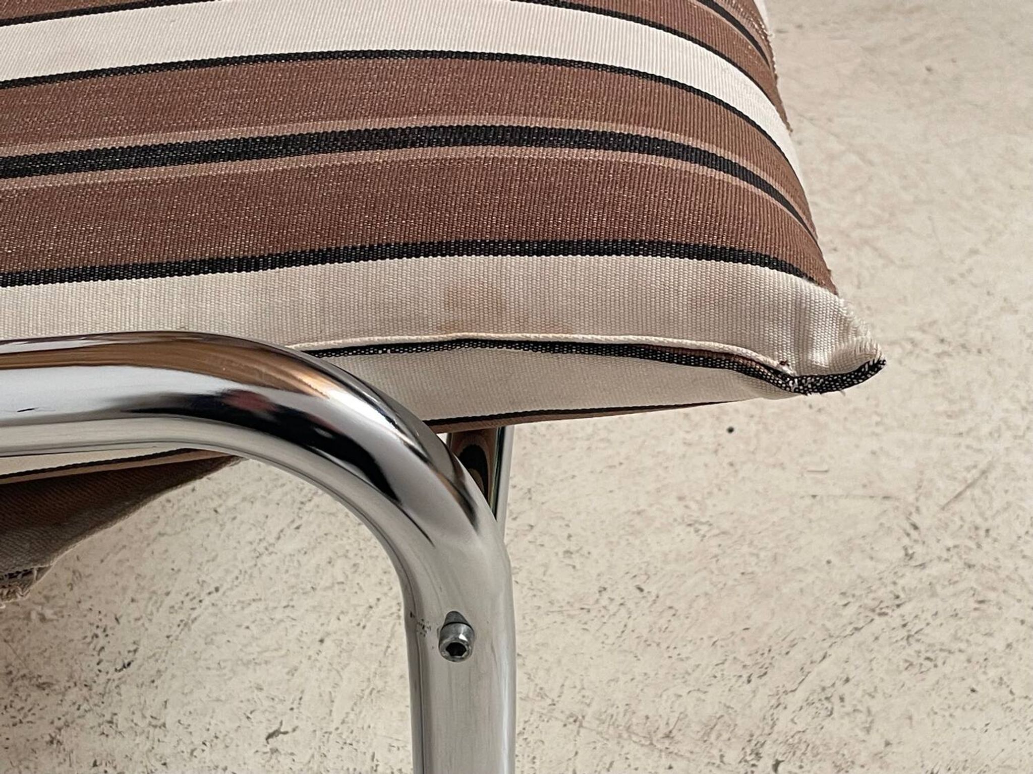 Paire de chauffeuses cantilever 1970