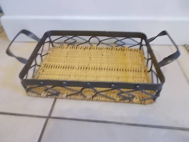 Plateau de service en osier et fer