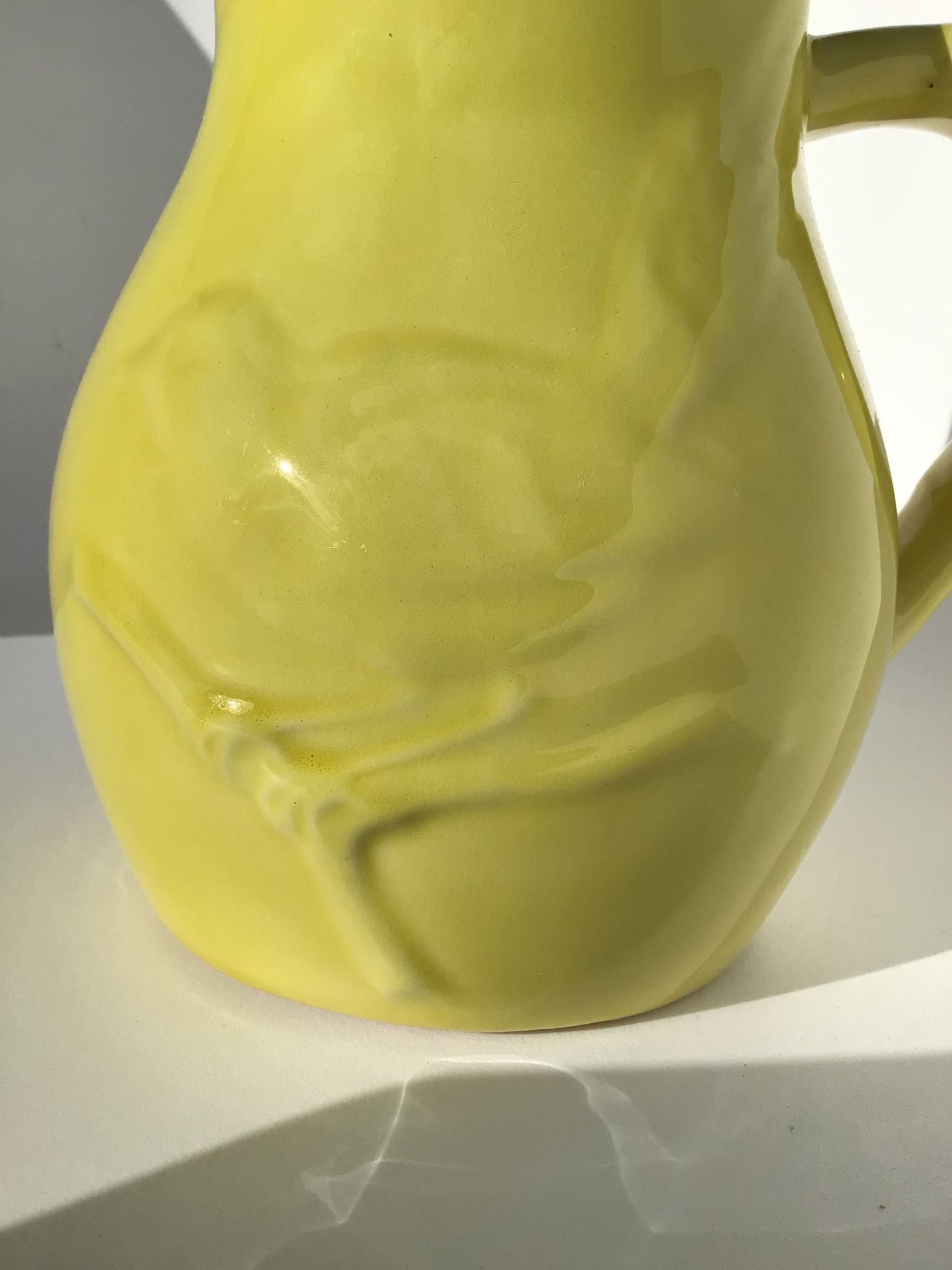 Yellow pitcher bird earthenware Vercor light relief