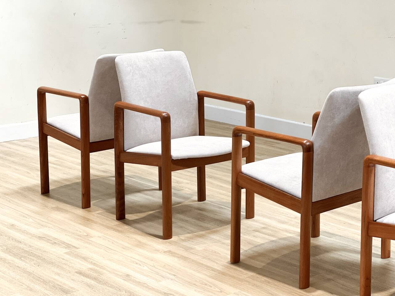 Suite de quatre fauteuils de Dyrlund en teck