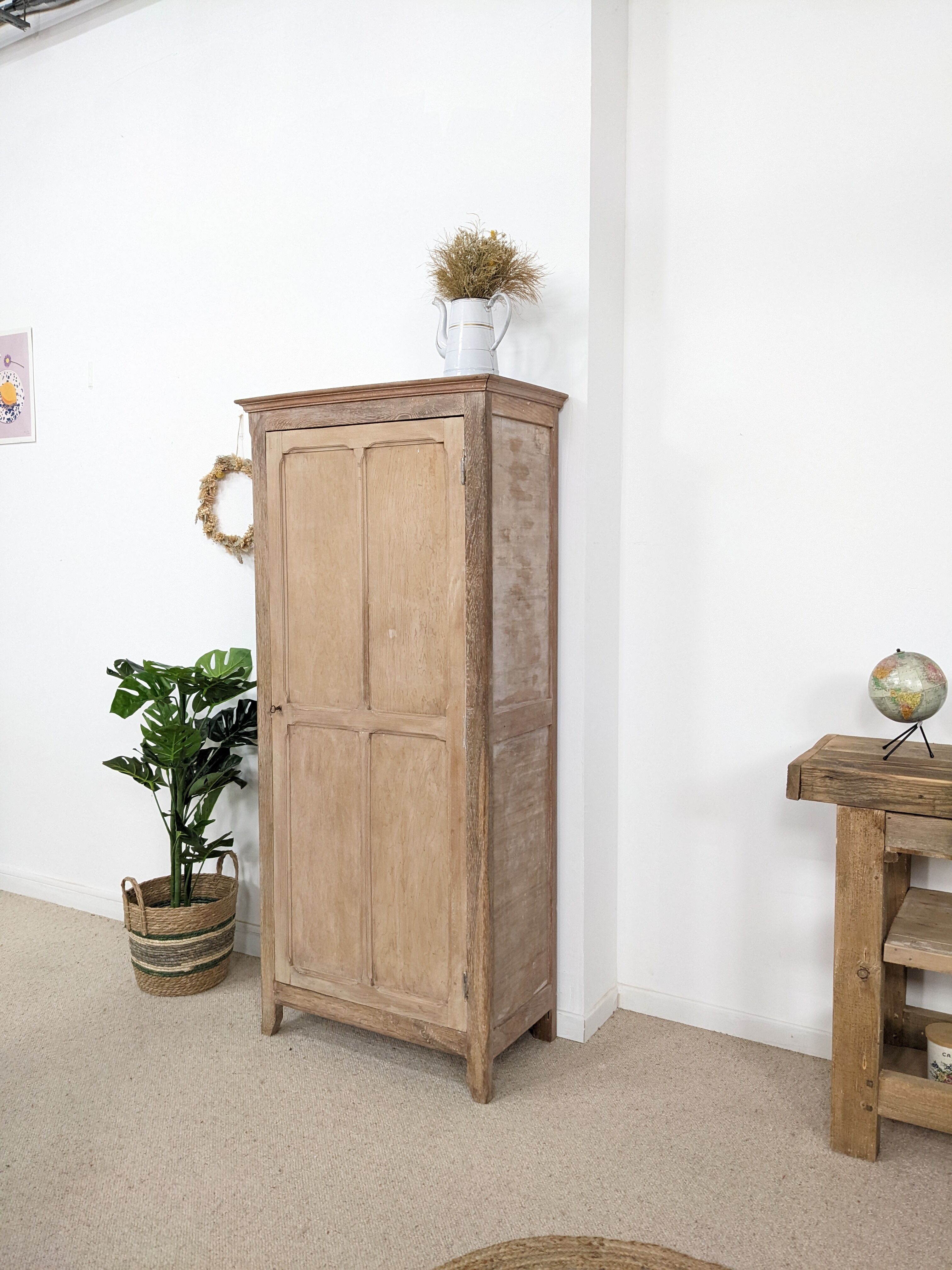 Vintage knitted hoister