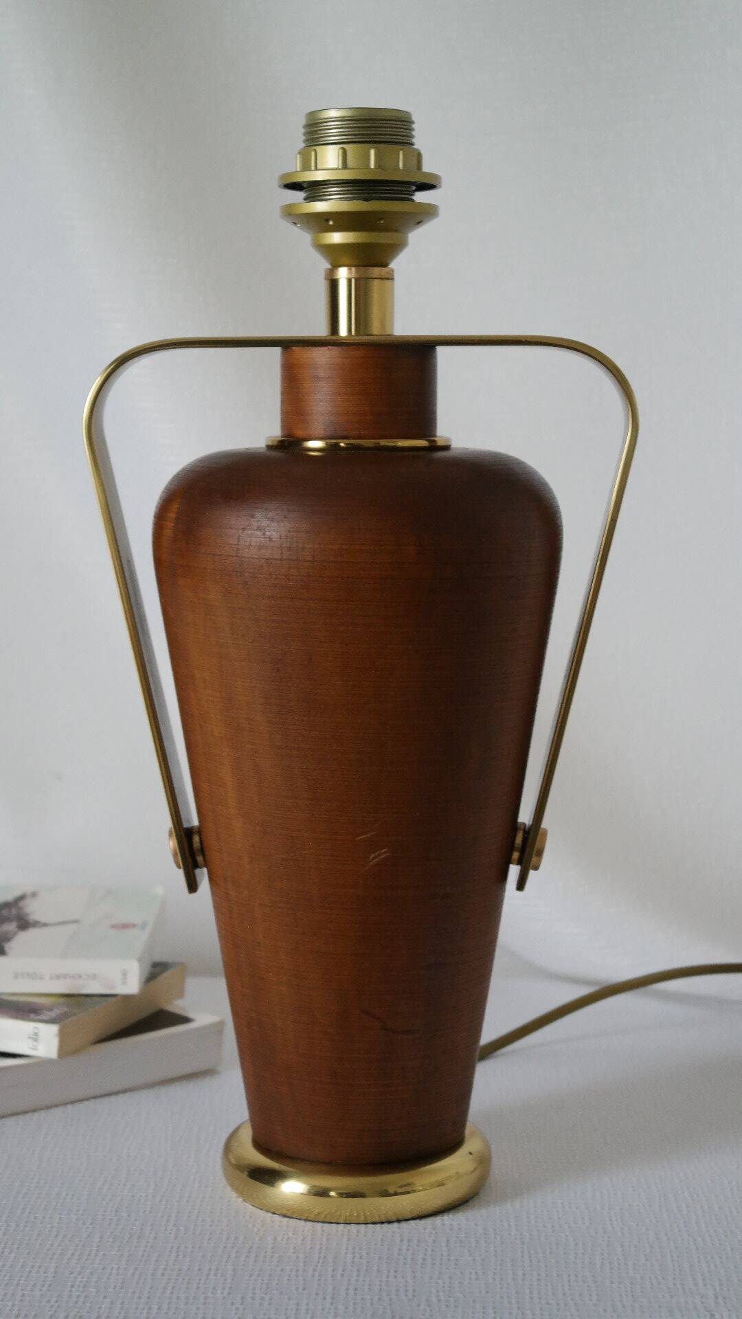 Vintage lamp base Maison le Dauphin in mahogany and brass.