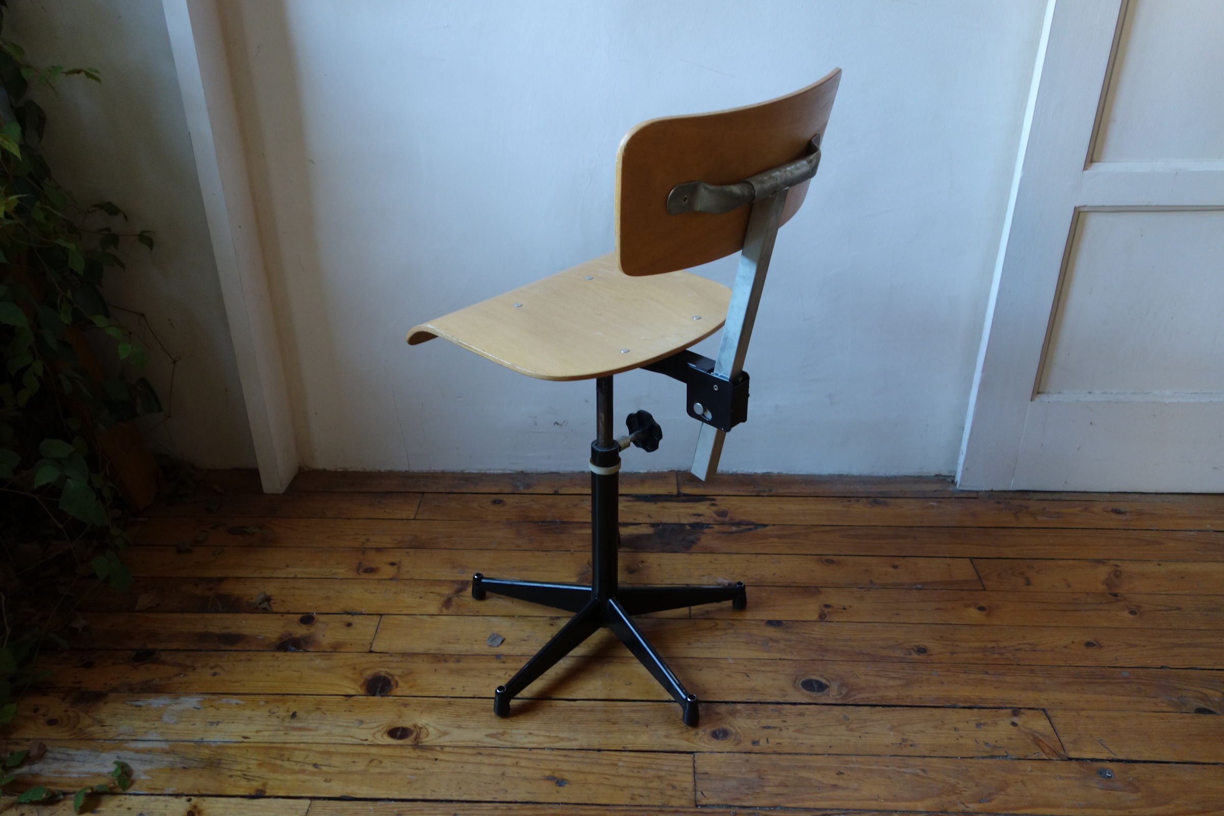 Laboratory school chair 1970