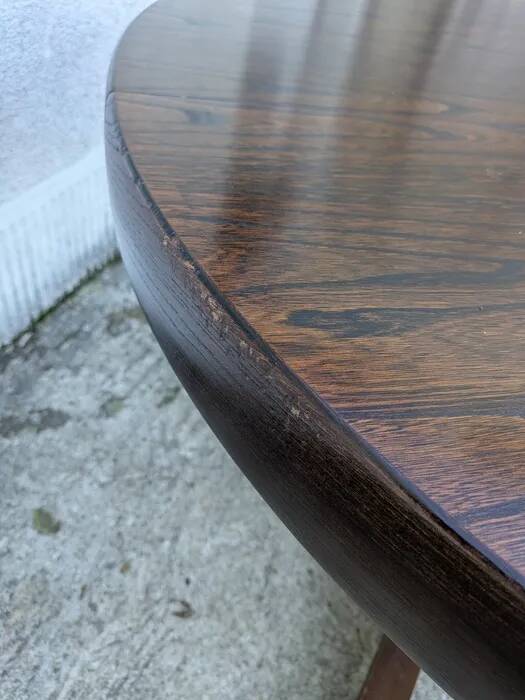 Round table with butterfly extensions