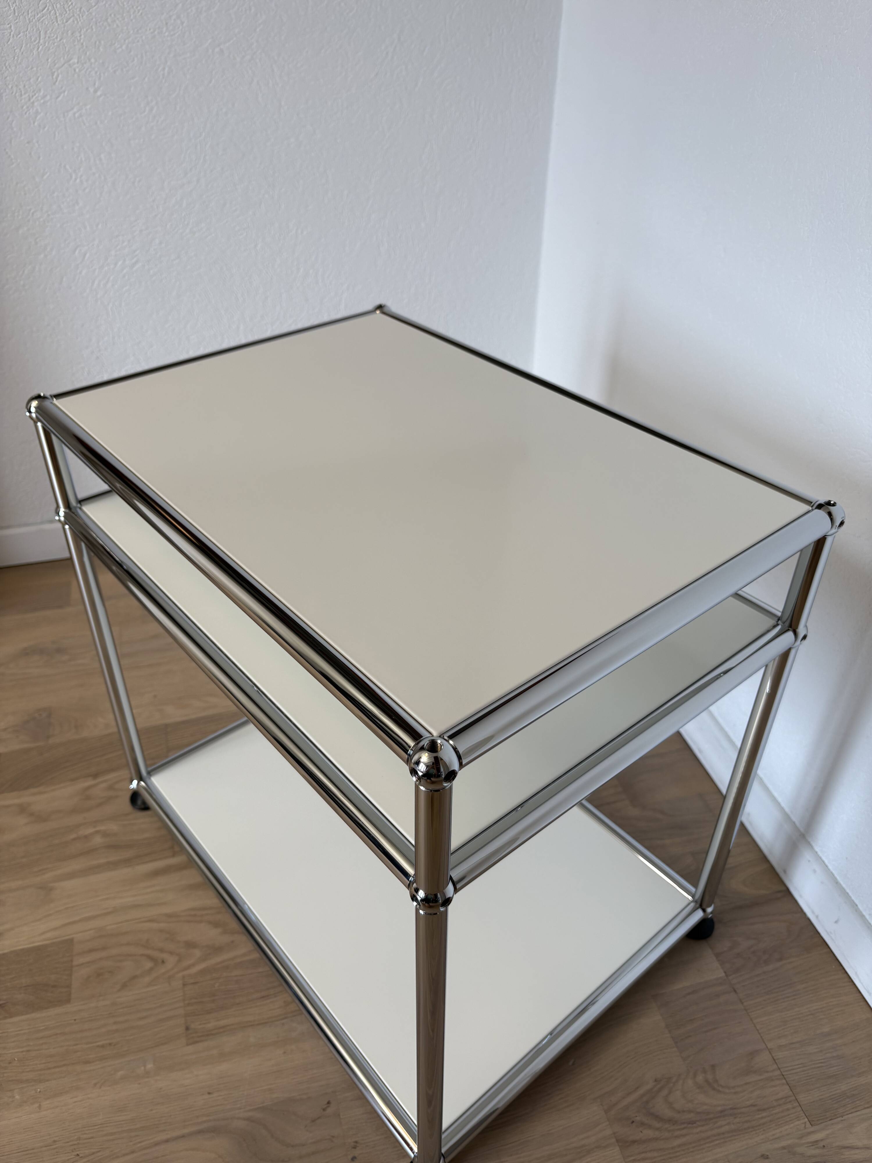 Table d’appoint USM Haller blanc
