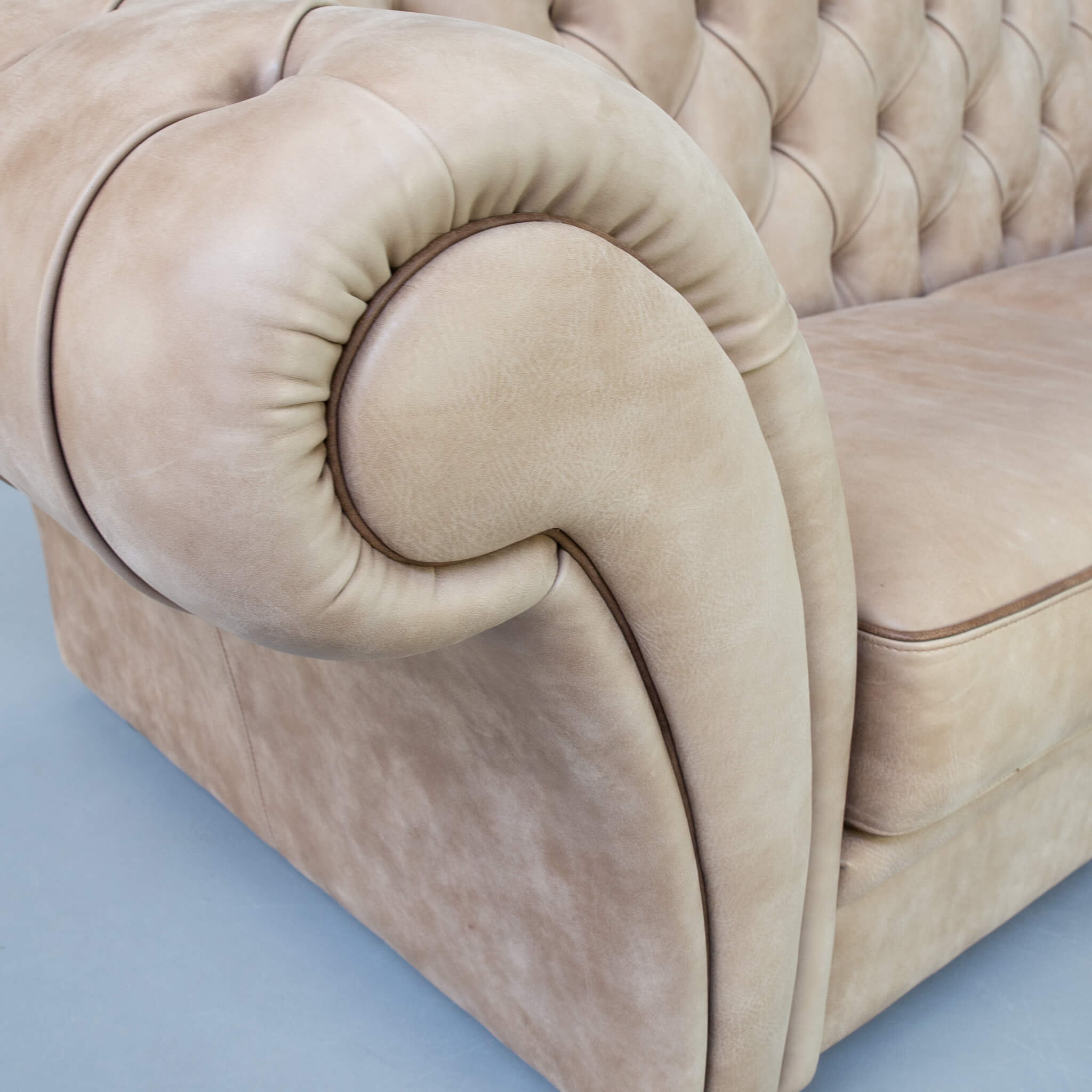 00s IDP italia ‘sahara’ chesterfield sofa