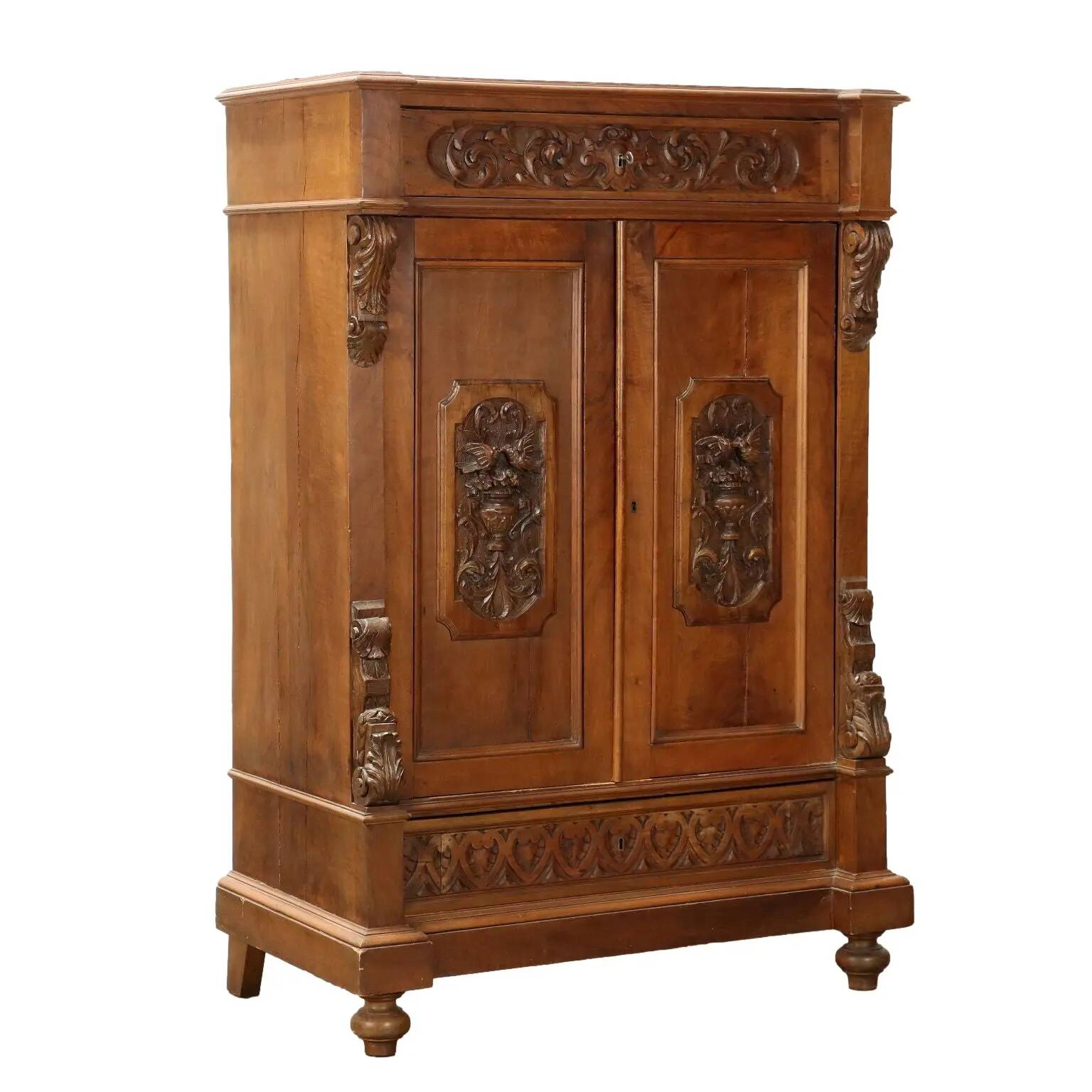 Antique neo-Renaissance walnut buffet, Italy, 19th century