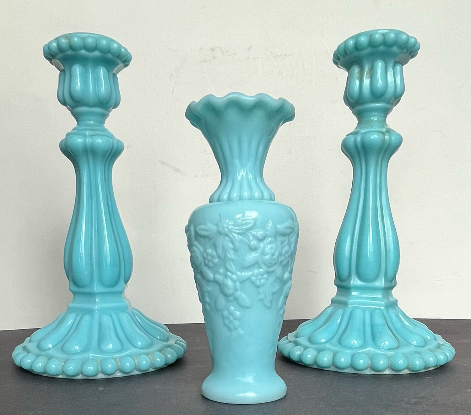 Pair of opaline candlesticks and its vase