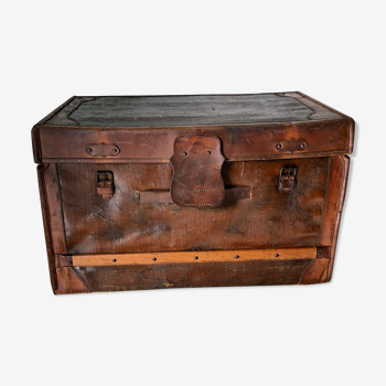 Leather carriage trunk