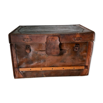 Leather carriage trunk