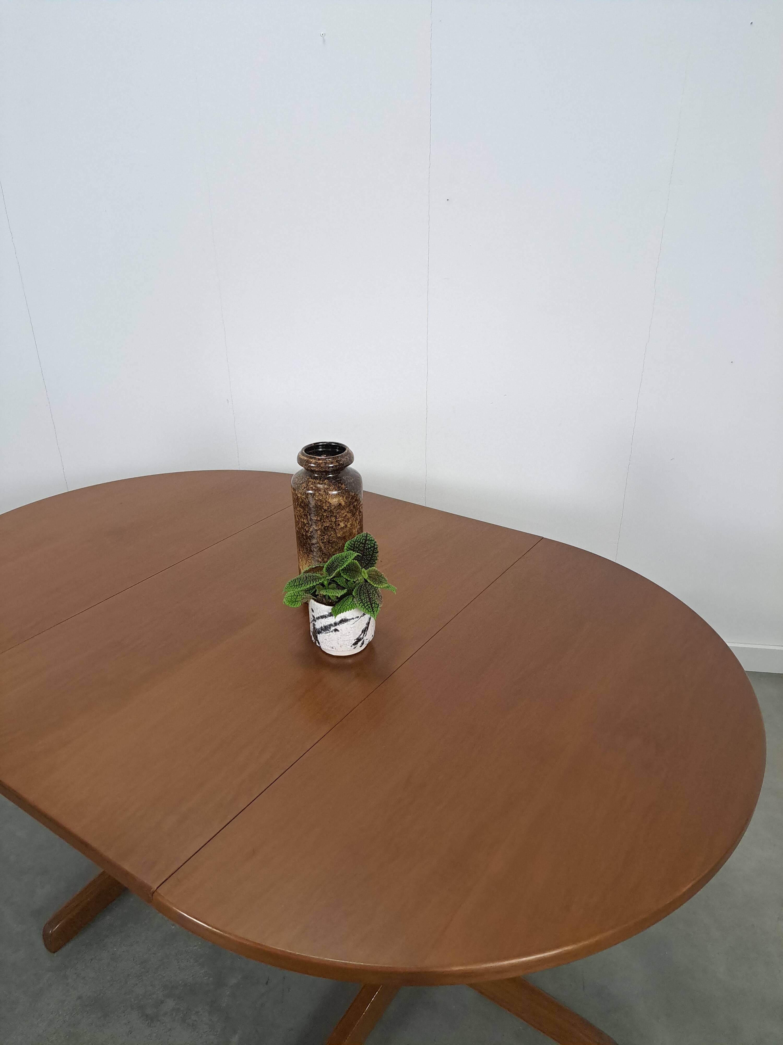 Ronde uitschuifbare eettafel Thonet