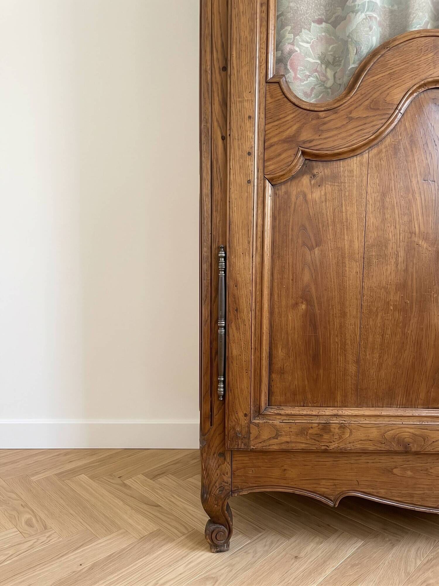 Antique Louis XV wardrobe in solid wood