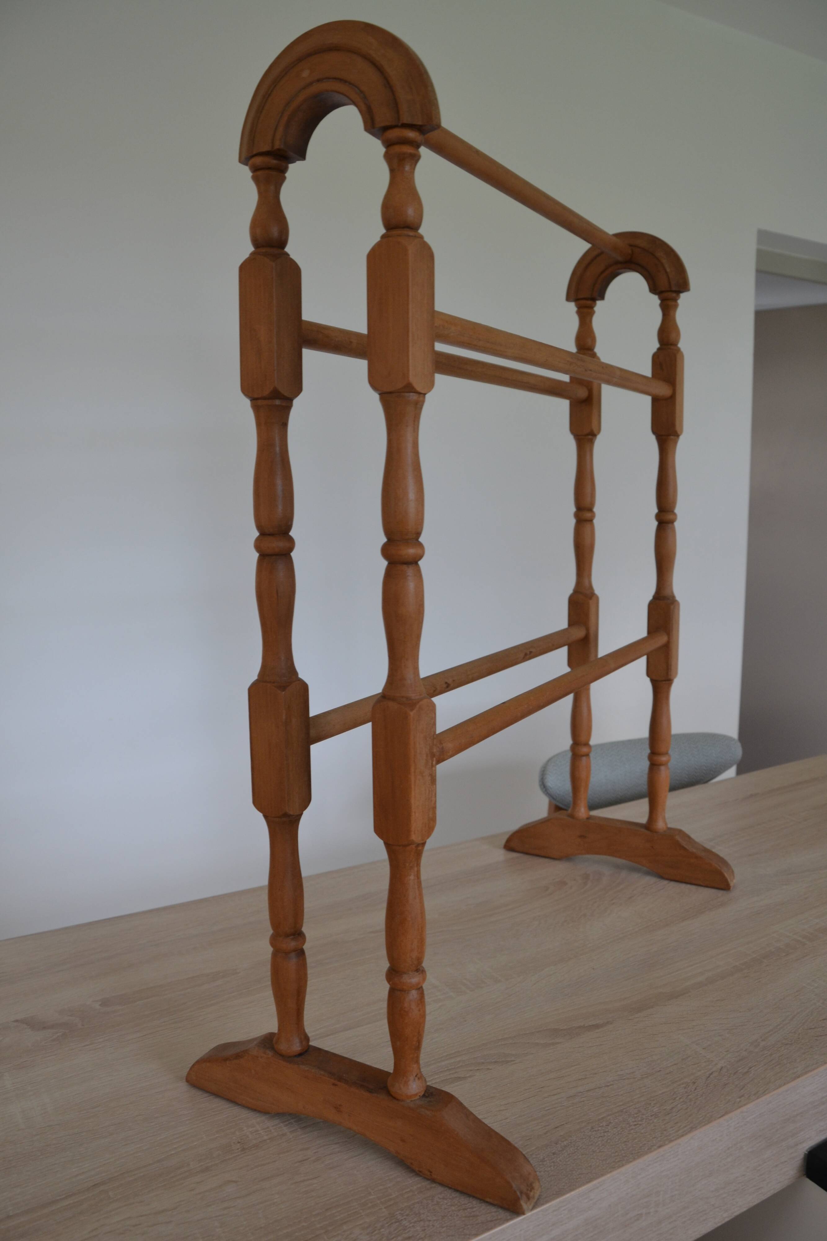 Pine towel rack