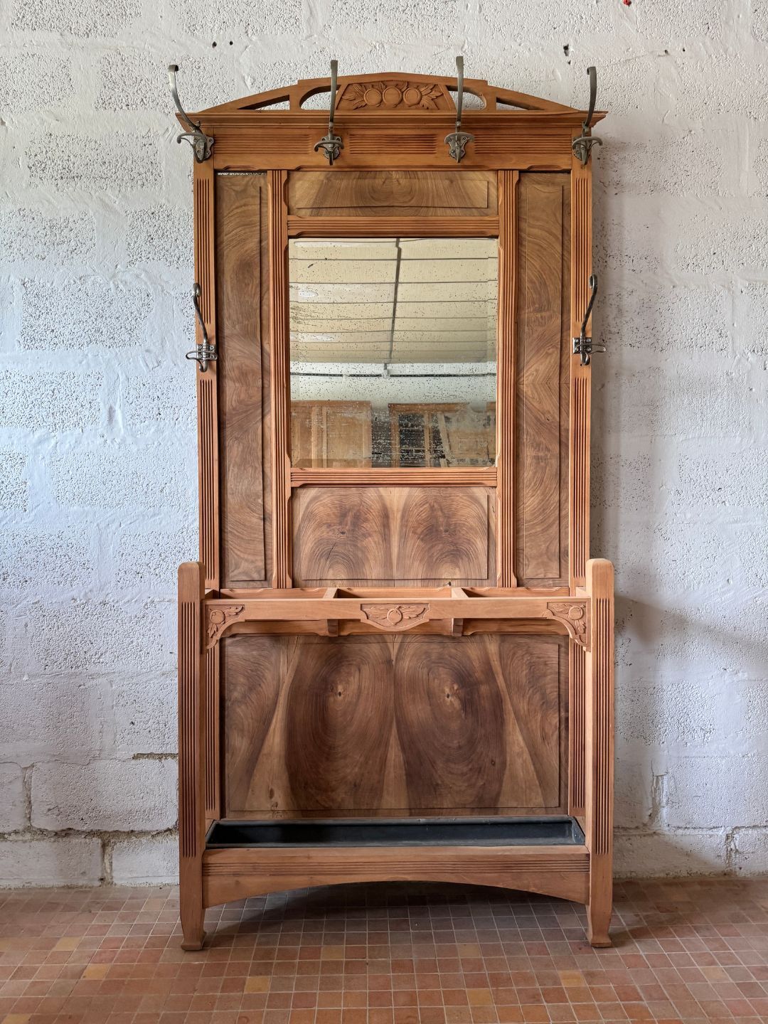 Art Deco entrance coat rack in walnut - Early 20th century