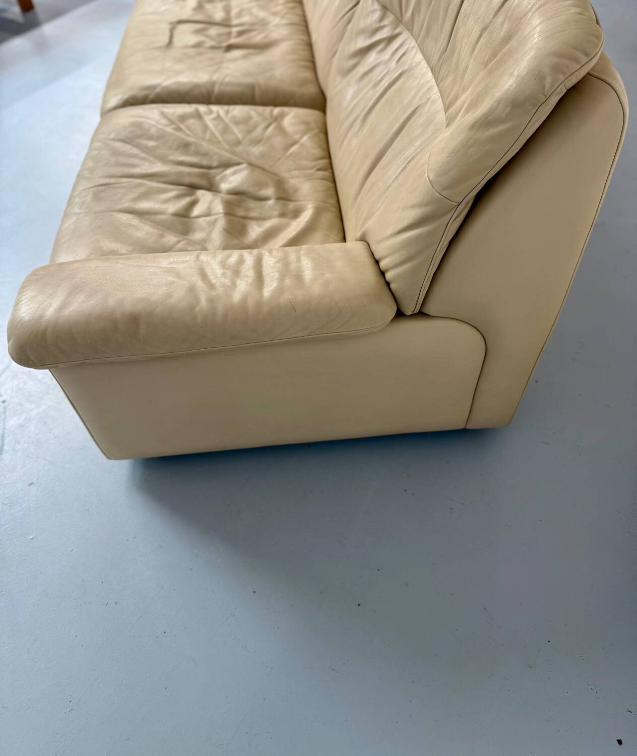 Old 3-seater beige leather sofa designed by Carl Larsson De Sede, vintage 80s