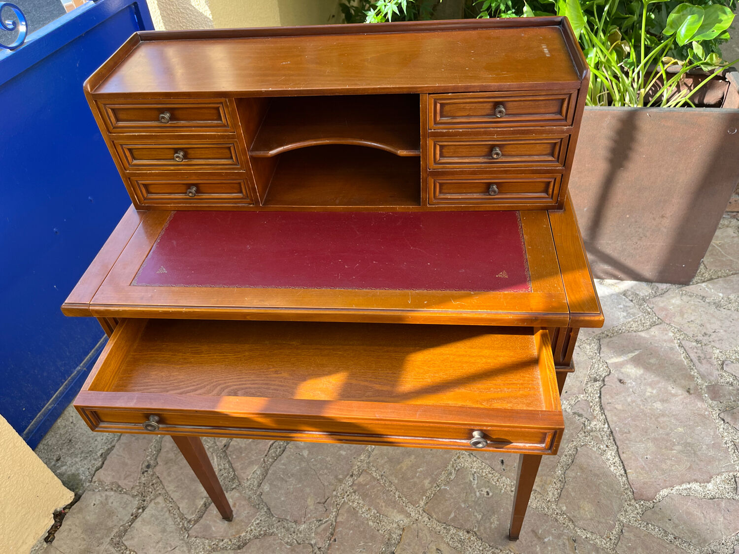 Small office old happiness of the day