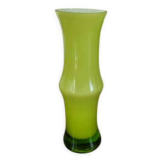 Vase en opaline vert forme bambou