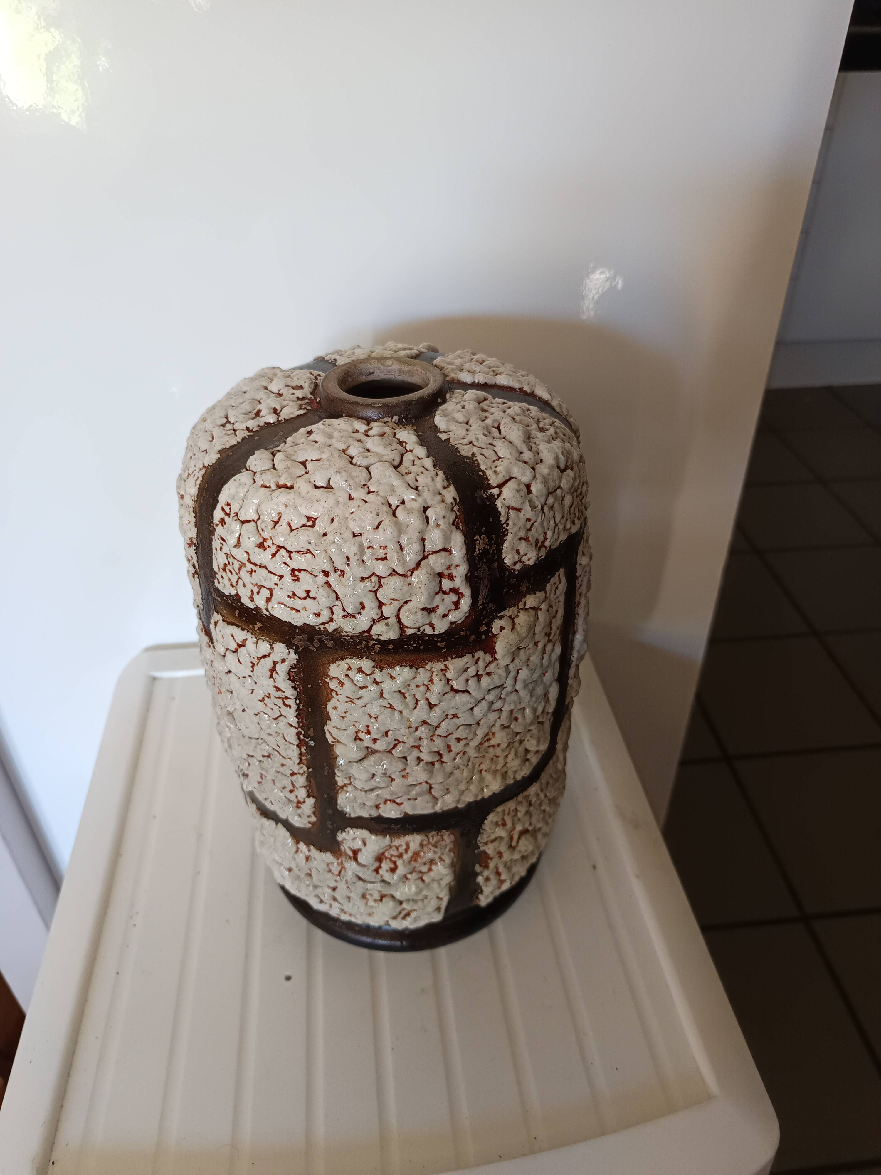 Large brutalist lamp base in glazed ceramic, Fat Lava decor 1970.